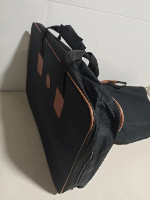 Bolso negro para portátil/pantalla grande
