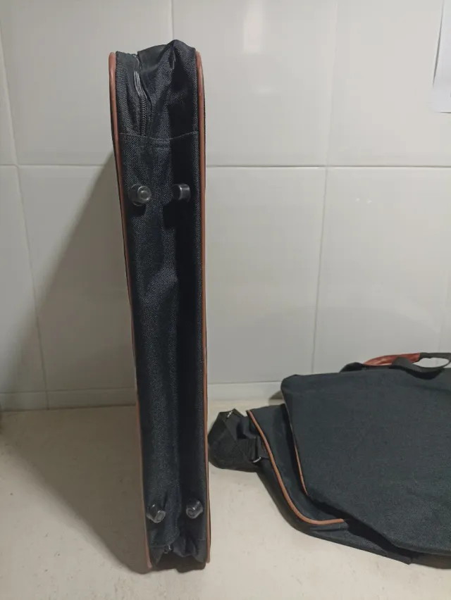 Bolso negro para portátil/pantalla grande