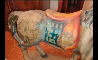 Caballo grande cartón piedra antiguo