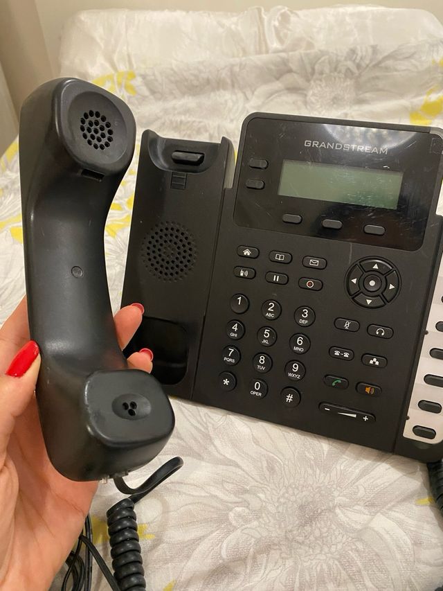 Teléfono profesional Grandstream con central dos