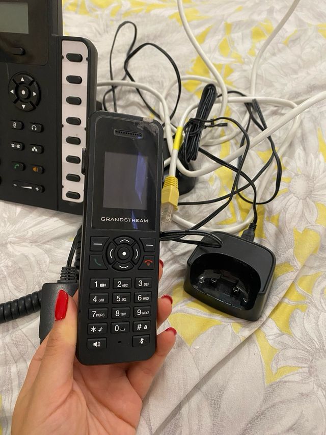 Teléfono profesional Grandstream con central dos