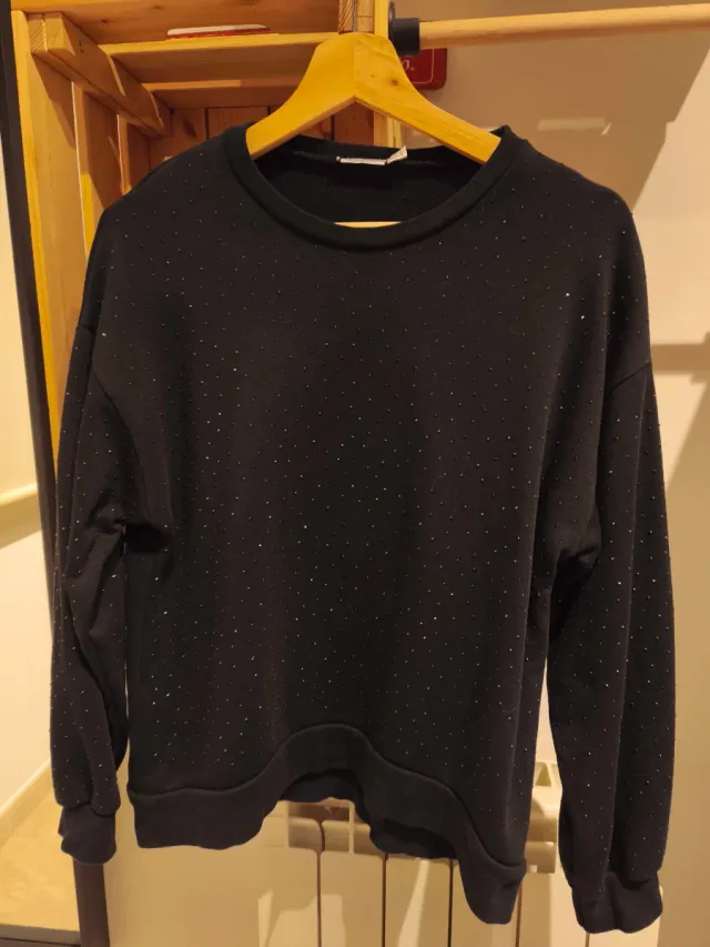 Sudadera Stradivarius con strass