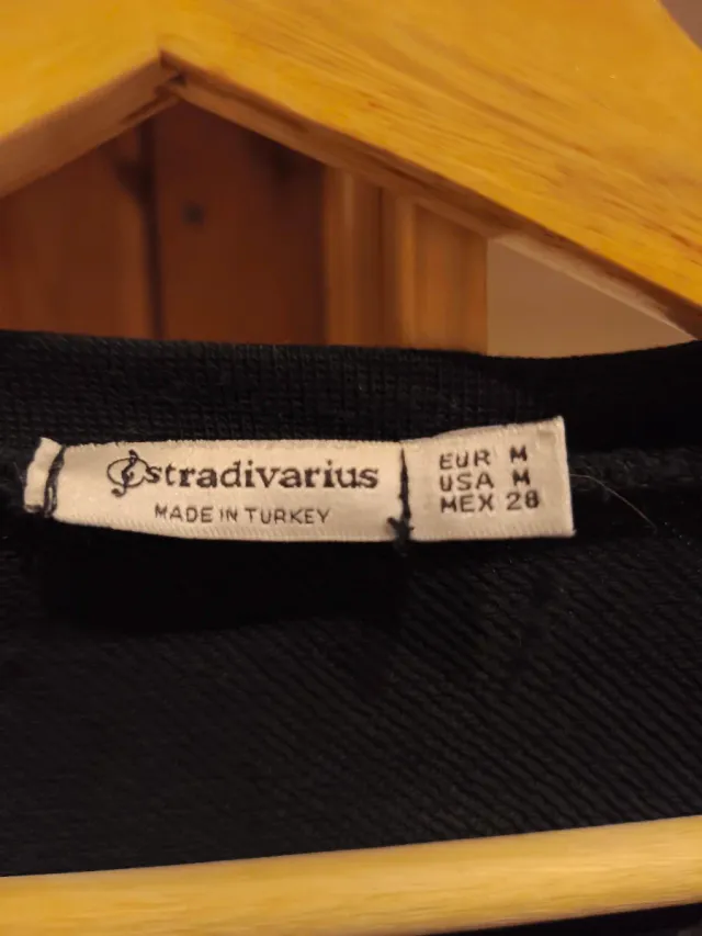 Sudadera Stradivarius con strass