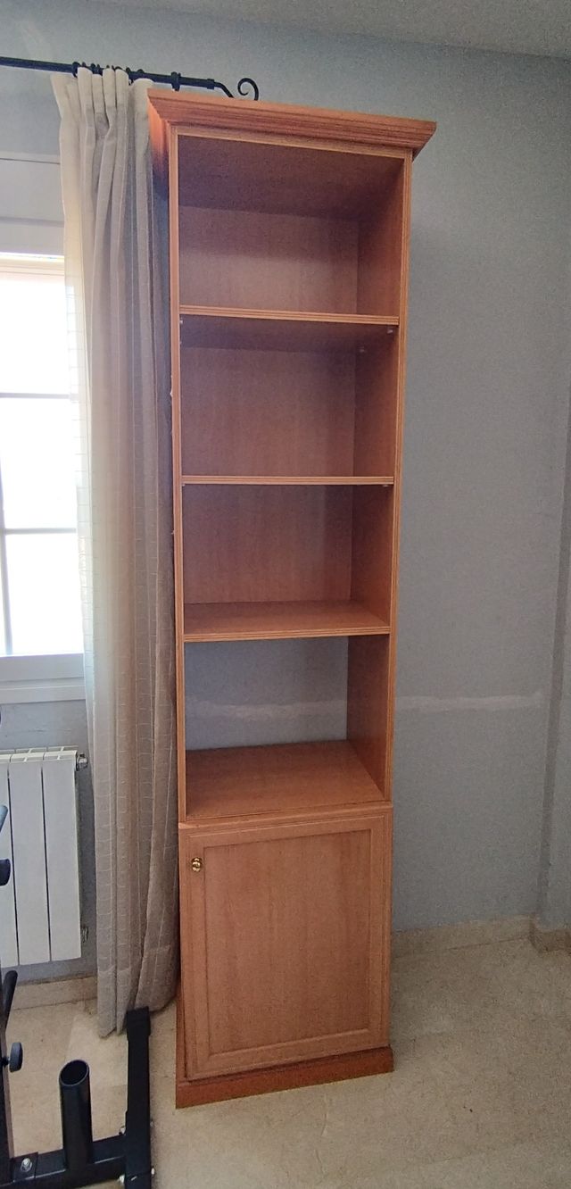 Estantería de madera de diseño