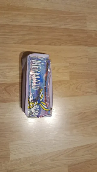 Estuche Morado con Diseño de Sirena