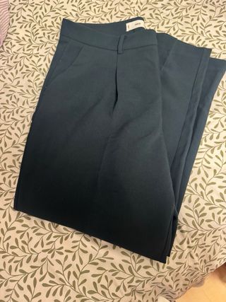 Pantalón pinzas MANGO verde