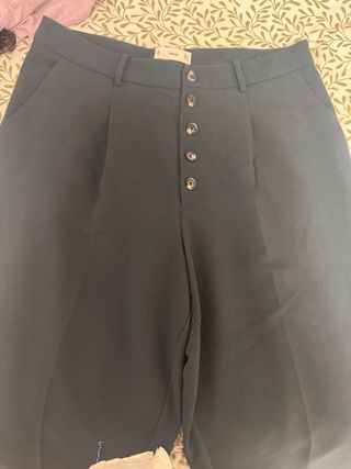 Pantalón pinzas MANGO verde