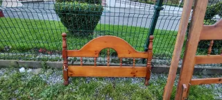 Cama de madera rústica