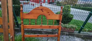 Cama de madera rústica