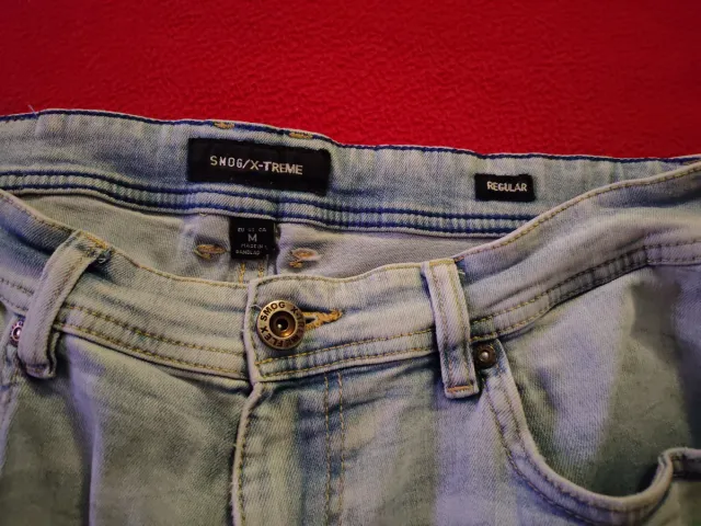 Pantalón vaquero corto desgarrado