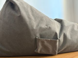 Puff Zara Home en tono gris neutro de algodón