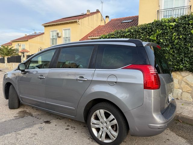 7 PLAZAS!! Peugeot 5008 2015