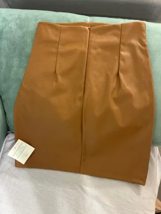Falda marrón efecto piel