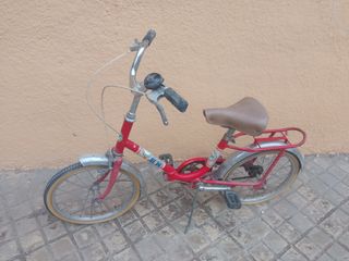 Bicicleta infantil vintage roja