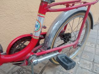Bicicleta infantil vintage roja
