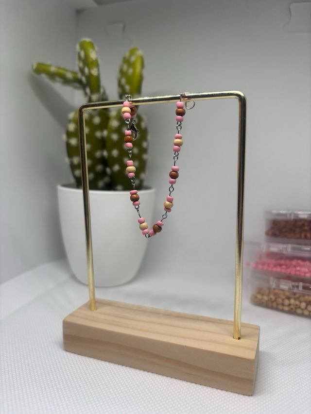 Pulsera artesanal cuentas madera y rosa