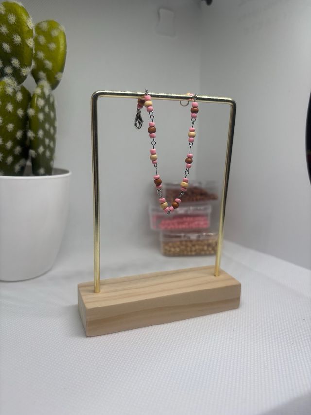 Pulsera artesanal cuentas madera y rosa