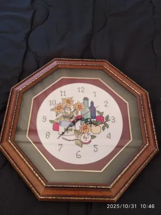 Reloj de pared bordado floral