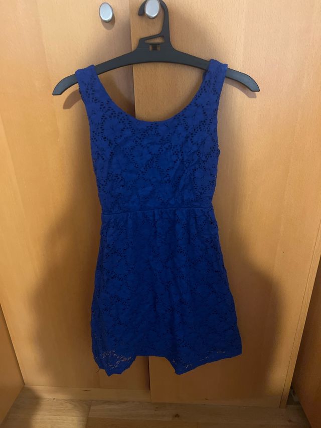 Vestido azul eléctrico encaje