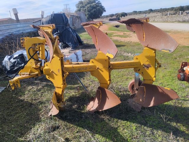 Vertedera volteable Amarilla de 3 hojas