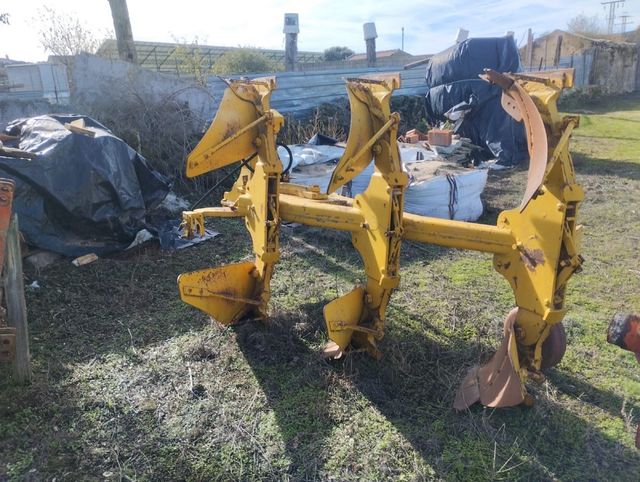 Vertedera volteable Amarilla de 3 hojas