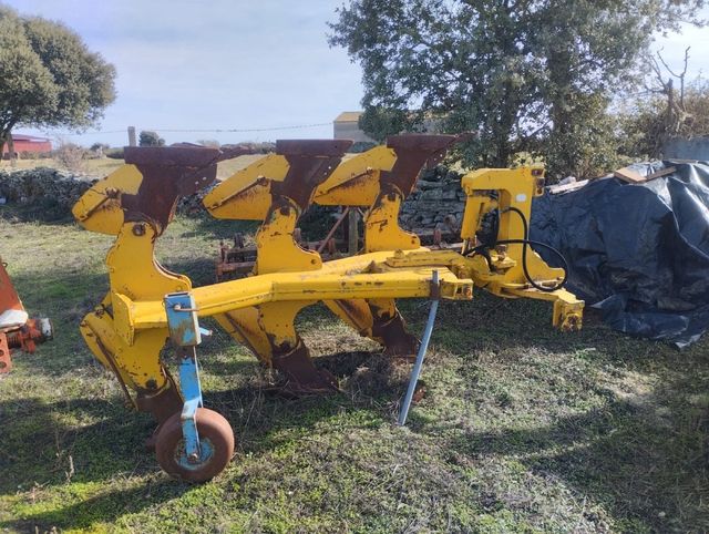 Vertedera volteable Amarilla de 3 hojas