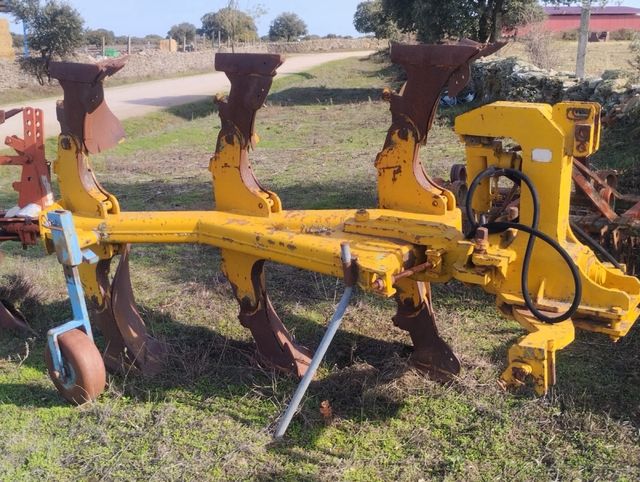 Vertedera volteable Amarilla de 3 hojas