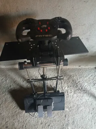 2 volantes y Pedales Logitech PS4