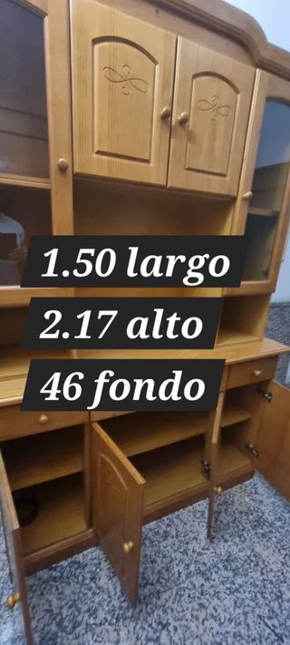 Vitrina de madera y cristal