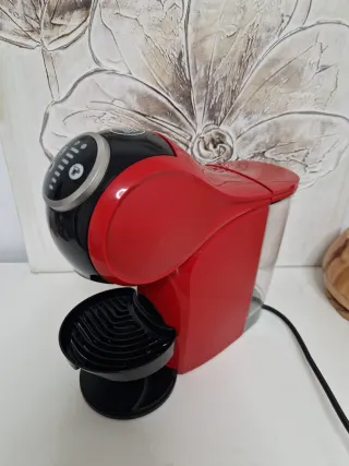 Cafetera Dolce Gusto Roja