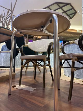 Mesas y sillones de terraza