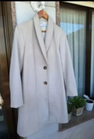 Abrigo beige elegante