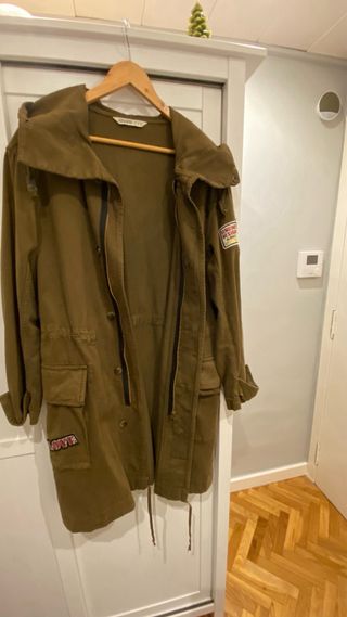 Parka Zara con capucha verde