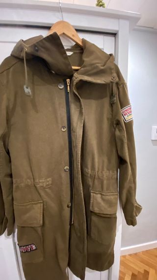 Parka Zara con capucha verde