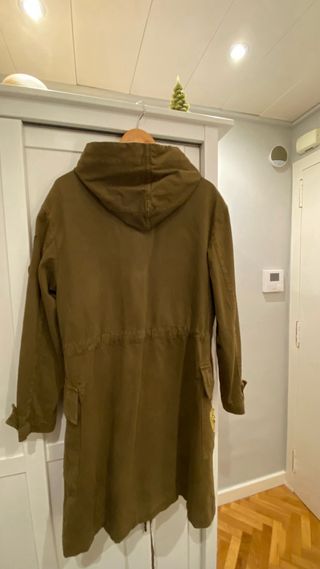 Parka Zara con capucha verde