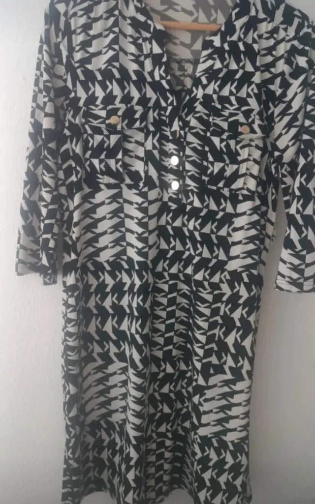 Vestido camisero estampado blanco y negro