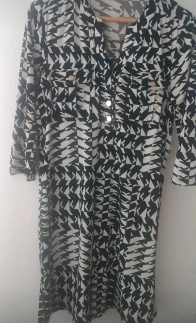 Vestido camisero estampado blanco y negro
