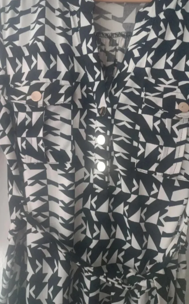 Vestido camisero estampado blanco y negro