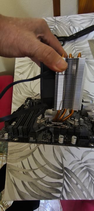 Procesador Intel i5 9400F y Placa Base B365M DS3H