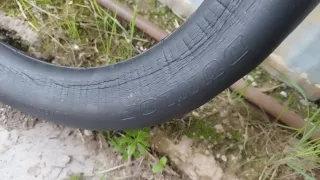 Neumáticos delanteros y mousse enduro