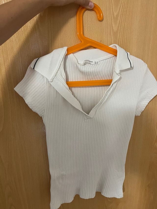 Camisa blanca y rosa de punto