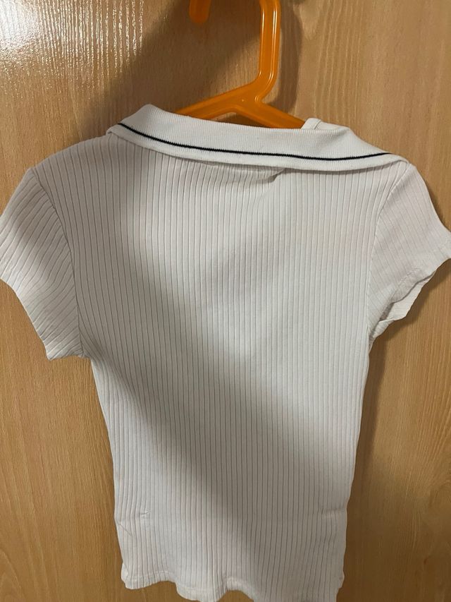 Camisa blanca y rosa de punto