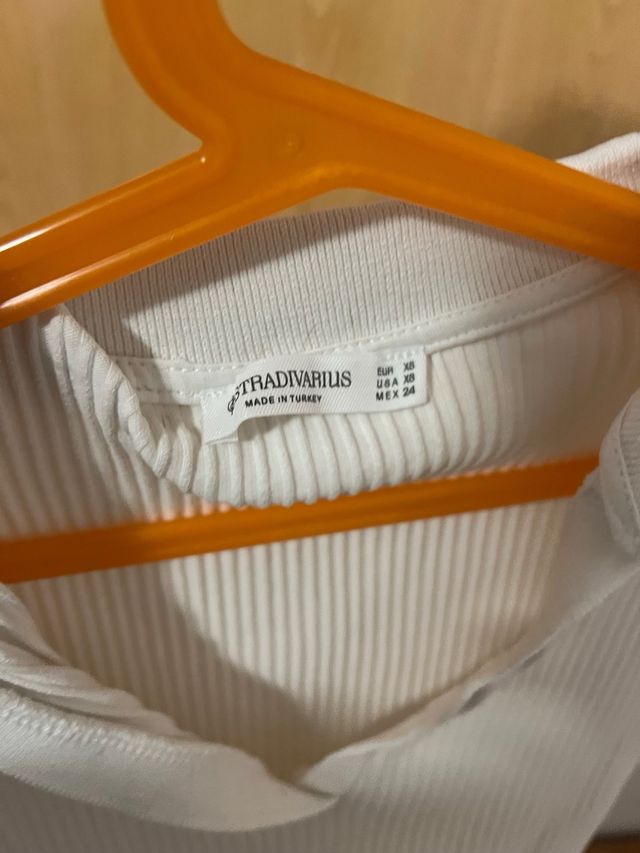 Camisa blanca y rosa de punto