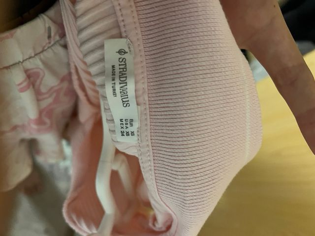 Camisa blanca y rosa de punto