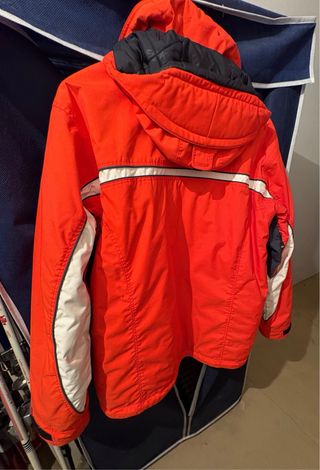 Anorak Peak Performance gris y naranja