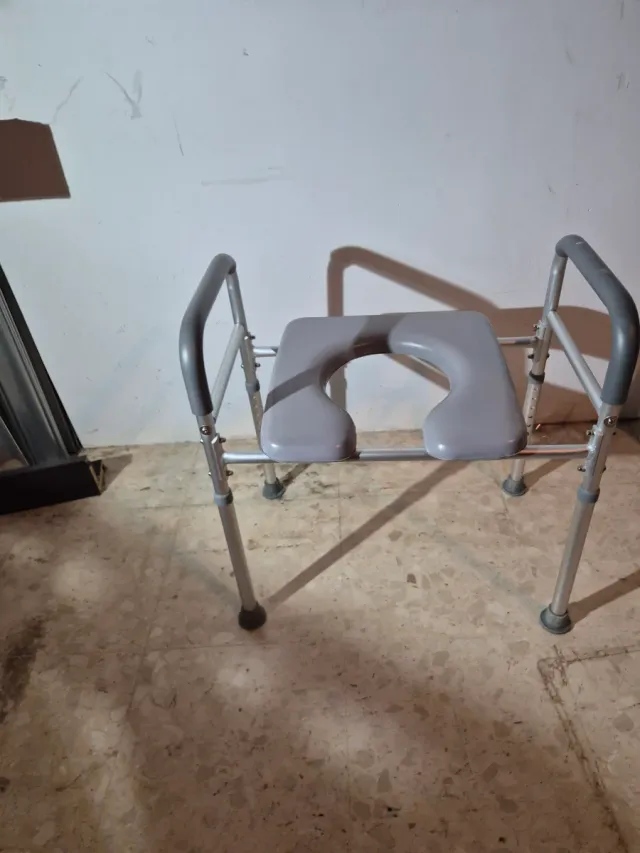 Silla para inodoro ajustable