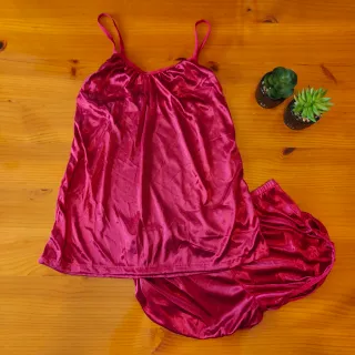 Pijama satén burdeos nuevo
