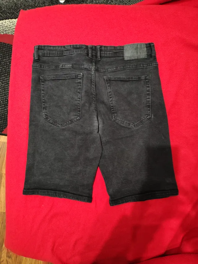 Pantalón vaquero corto negro