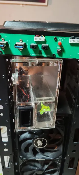 PC Gaming ASRock  con refrigeración líqu