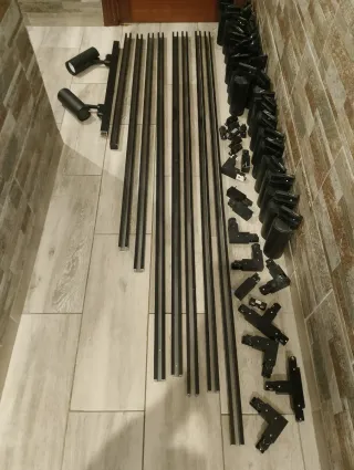 114 Focos LED 3K + Carriles